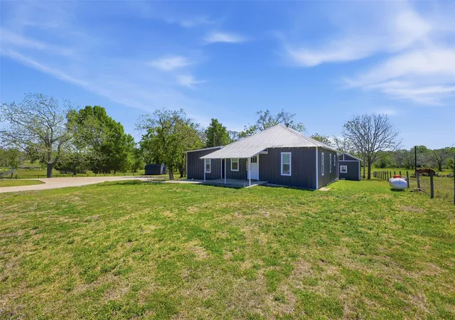 2nd image of 1903 Tigerpoint Rd, Brenham, TX 77833 | MLS# 37283538