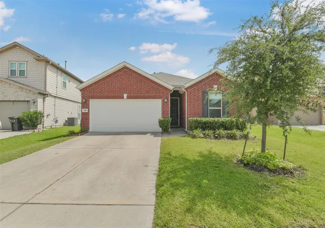 Photo 2 of Sale Pending at 2511 Yellow Buckeye Ct, Houston, TX 77038 | MLS# 21100047 | Listing updated on 2026-09-22