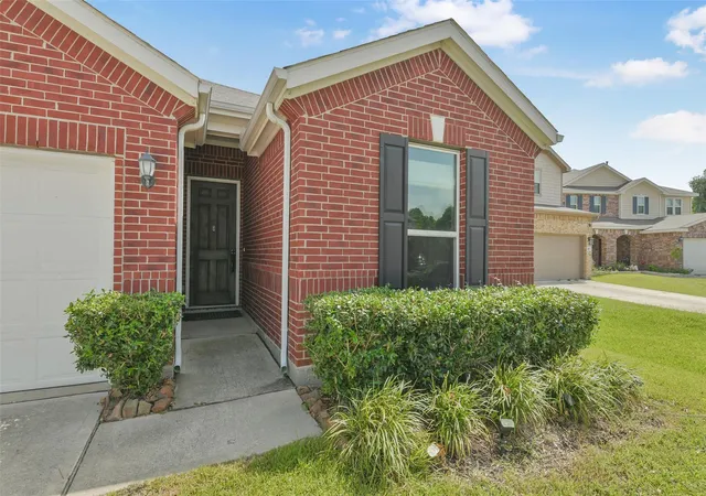 Photo 3 of Sale Pending at 2511 Yellow Buckeye Ct, Houston, TX 77038 | MLS# 21100047 | Listing updated on 2026-09-22