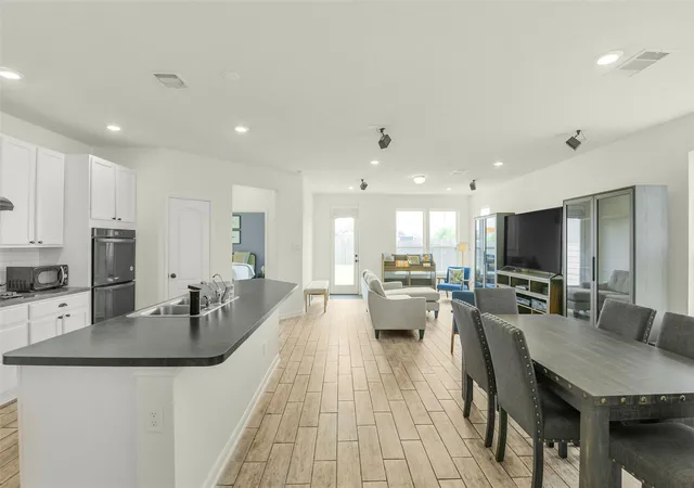 Photo 4 of Sale Pending at 2511 Yellow Buckeye Ct, Houston, TX 77038 | MLS# 21100047 | Listing updated on 2026-09-22
