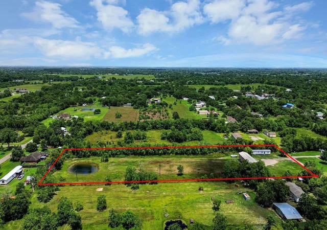 Photo 3 of Sale Pending at 5793 Pearson Rd, Santa Fe, TX 77517 | MLS# 47227041 | Listing updated on 2026-09-12