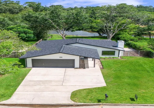 1st image of 4431 Ravine Dr, Friendswood, TX 77546 | MLS# 27297035