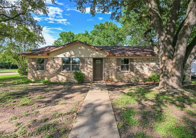 Homes for sale in Navasota, TX | 812 Victoria St, Navasota, TX 77868 | MLS# 64816132