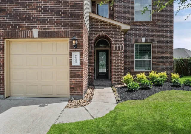 Photo 3 of Single family home for sale at 5635 Glenfield Spring Ln, Spring, TX 77389 | MLS# 79444300 | Listing updated on 2026-07-11