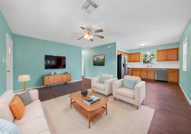 2nd image of 522 Oklahoma Ave, Bacliff, TX 77518 | MLS# 25673483