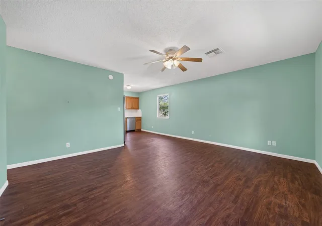 5th image of 522 Oklahoma Ave, Bacliff, TX 77518 | MLS# 25673483