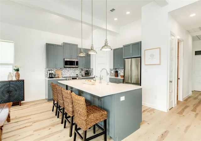 4th image of 13930 Pirates Beach Blvd, Galveston, TX 77554 | MLS# 33863429