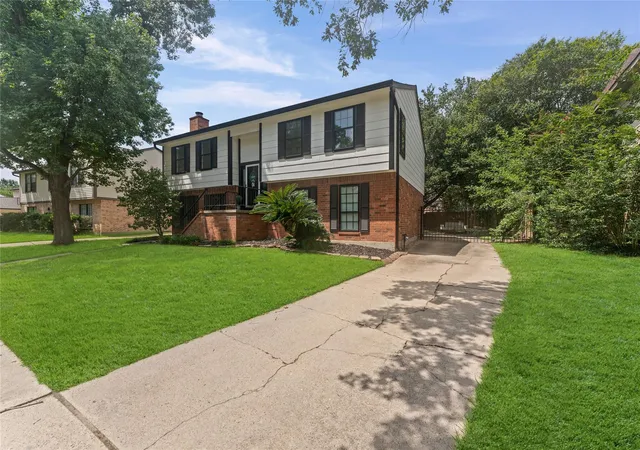 Photo 3 of Single family home for sale at 15819 Maple Manor Dr, Houston, TX 77095 | MLS# 50186055 | Listing updated on 2026-09-18