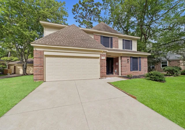 Homes for sale in The Woodlands, TX | 34 Firethorn Pl, The Woodlands, TX 77382 | MLS# 4625345