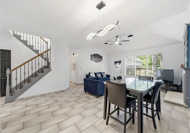 5th image of 34 Firethorn Pl, The Woodlands, TX 77382 | MLS# 4625345