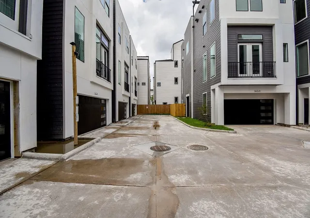 2nd image of 5613 Val Verde St #B, Houston, TX 77057 | MLS# 96298700