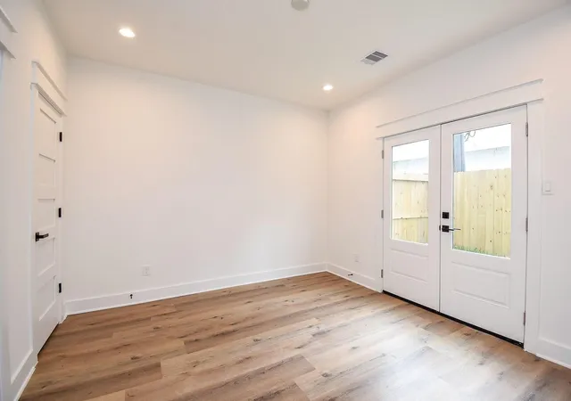 5th image of 5613 Val Verde St #B, Houston, TX 77057 | MLS# 96298700
