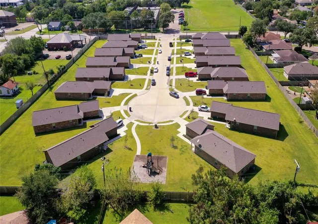 3rd image of 2401 14Th Ave, Texas City, TX 77590 | MLS# 40933291