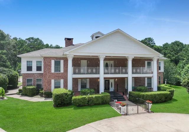 Photo 3 of Mansion for sale at 1800 S Magnolia St, Woodville, TX 75979 | MLS# 64189921 | Listing updated on 2026-08-25
