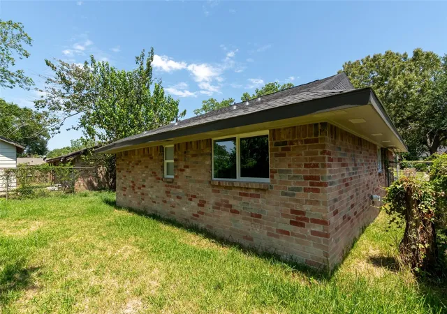 37th image of 4311 Fallen Oaks Dr, Houston, TX 77091 | MLS# 11888148