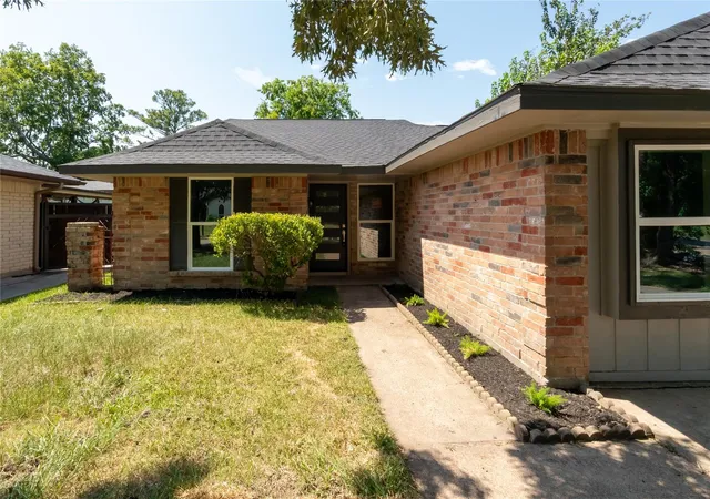 3rd image of 4311 Fallen Oaks Dr, Houston, TX 77091 | MLS# 11888148