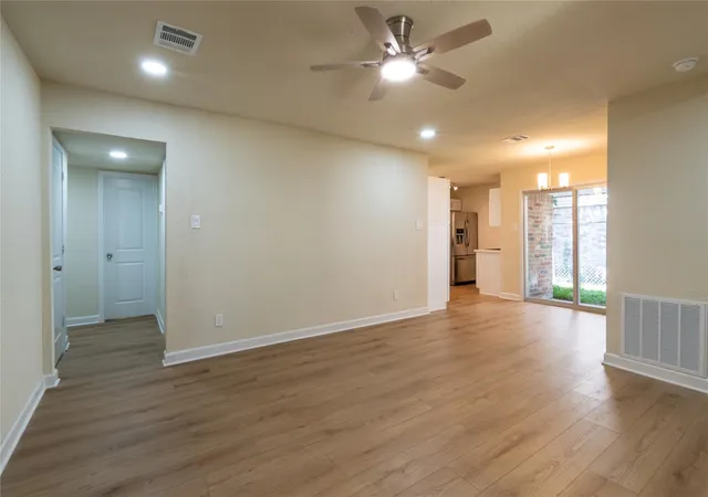4th image of 4311 Fallen Oaks Dr, Houston, TX 77091 | MLS# 11888148