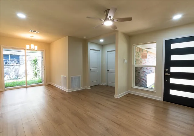 5th image of 4311 Fallen Oaks Dr, Houston, TX 77091 | MLS# 11888148