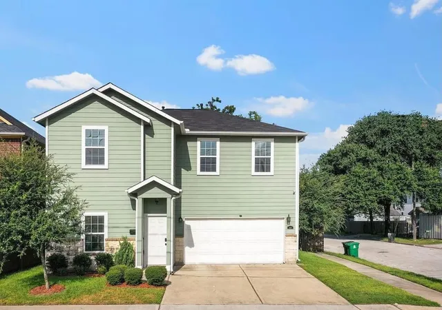 Photo 1 of Single family home for sale at 1524 Evelyn St, Houston, TX 77009 | MLS# 88311520 | Listing updated on 2026-06-18