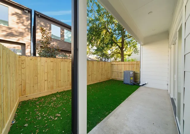 37th image of 1322 Lawrence St, Houston, TX 77008 | MLS# 18728554