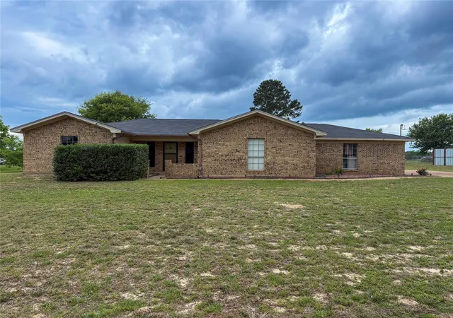 Homes for sale in Grapeland, TX | 616 Lakeview Dr, Grapeland, TX 75844 | MLS# 33657428
