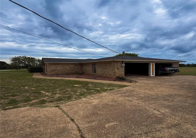 Homes for sale in Grapeland, TX | 616 Lakeview Dr, Grapeland, TX 75844 | MLS# 33657428