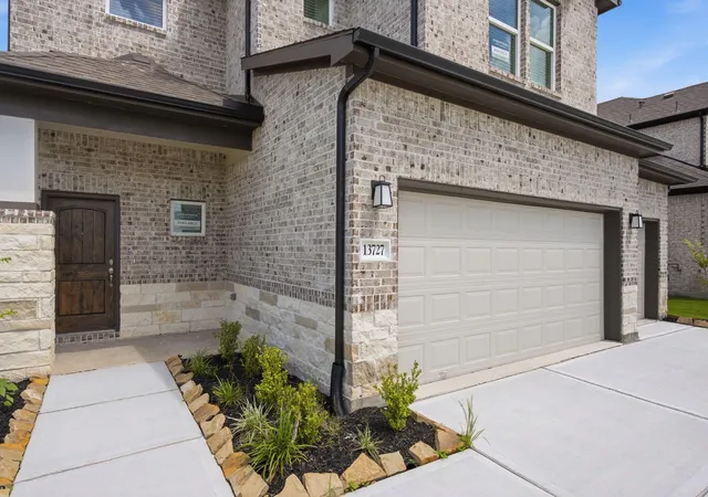 4th image of 13727 Olympic River Ln Dr, Iowa Colony, TX 77583 | MLS# 83353194