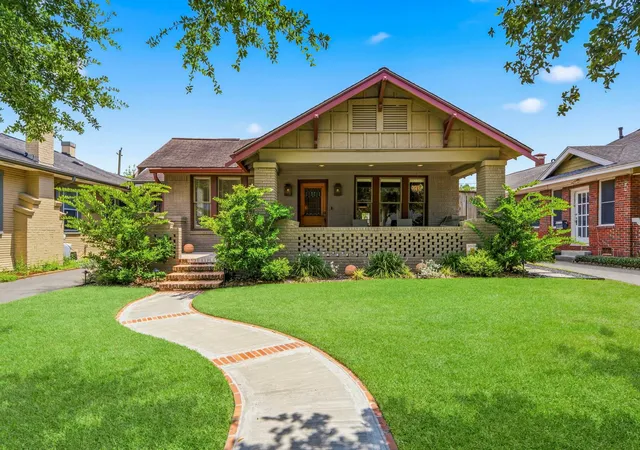 Photo 1 of Sale Pending at 1521 Kipling St, Houston, TX 77006 | MLS# 30460039 | Listing updated on 2026-09-08