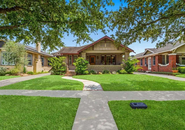 Photo 2 of Sale Pending at 1521 Kipling St, Houston, TX 77006 | MLS# 30460039 | Listing updated on 2026-09-08