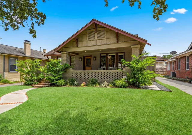 Photo 4 of Sale Pending at 1521 Kipling St, Houston, TX 77006 | MLS# 30460039 | Listing updated on 2026-09-08