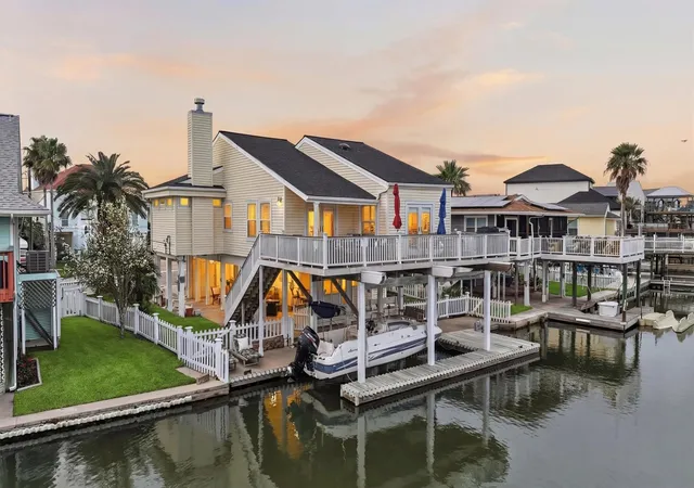 2nd image of 16635 Jamaica Cove Rd, Jamaica Beach, TX 77554 | MLS# 11299102