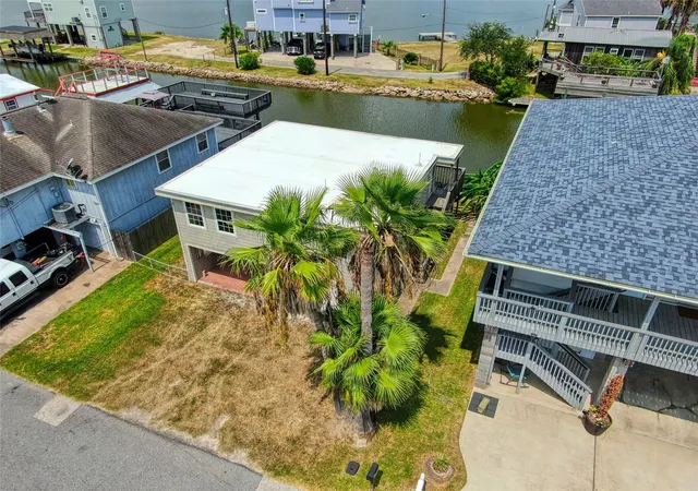 Photo 2 of Single family home for sale at 114 Bayou Vista Dr, Hitchcock, TX 77563 | MLS# 89807809 | Listing updated on 2026-09-16