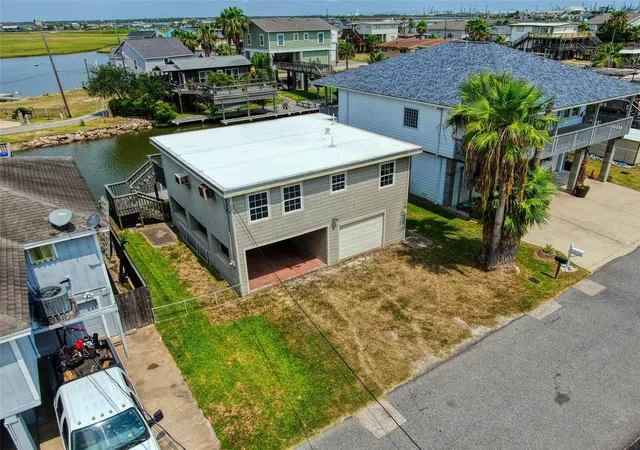 Photo 3 of Single family home for sale at 114 Bayou Vista Dr, Hitchcock, TX 77563 | MLS# 89807809 | Listing updated on 2026-09-16