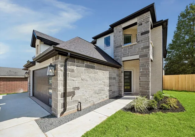 Photo 3 of Sale Pending at 10814 Windswept, Montgomery, TX 77356 | MLS# 91086319 | Listing updated on 2026-09-18