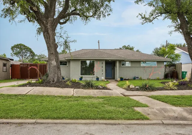 Homes for sale in Houston, TX | 8527 Glenloch Dr, Houston, TX 77061 | MLS# 41616218