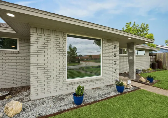 Homes for sale in Houston, TX | 8527 Glenloch Dr, Houston, TX 77061 | MLS# 41616218