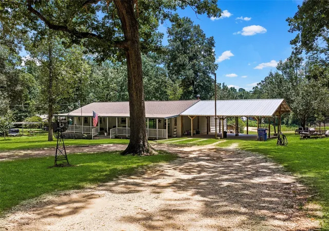 1st image of 128 E Highland Dr, Livingston, TX 77351 | MLS# 61152706