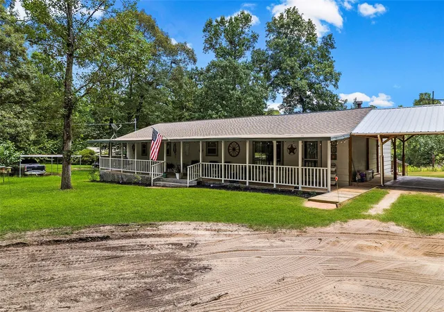 2nd image of 128 E Highland Dr, Livingston, TX 77351 | MLS# 61152706
