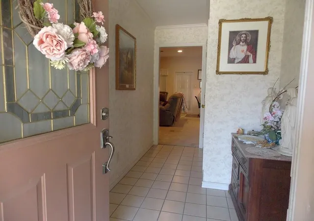 Photo 2 of Sale Pending at 1501 Pecan St, Brenham, TX 77833 | MLS# 4718777 | Listing updated on 2026-09-11