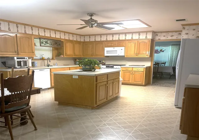 Photo 4 of Sale Pending at 1501 Pecan St, Brenham, TX 77833 | MLS# 4718777 | Listing updated on 2026-09-19