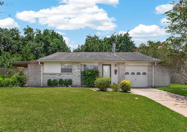 Homes for sale in Sugar Land, TX | 2811 Pheasant Creek Dr, Sugar Land, TX 77498 | MLS# 40854787