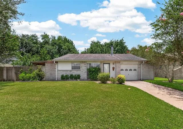 Homes for sale in Sugar Land, TX | 2811 Pheasant Creek Dr, Sugar Land, TX 77498 | MLS# 40854787