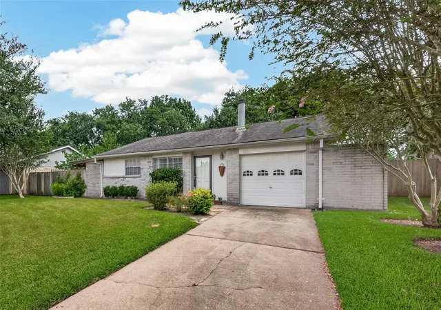 Homes for sale in Sugar Land, TX | 2811 Pheasant Creek Dr, Sugar Land, TX 77498 | MLS# 40854787