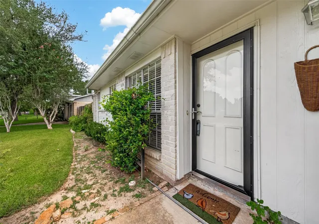 Homes for sale in Sugar Land, TX | 2811 Pheasant Creek Dr, Sugar Land, TX 77498 | MLS# 40854787