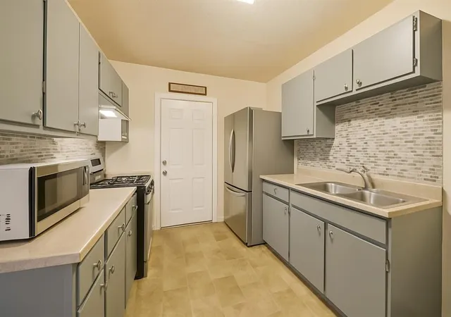 Photo 4 of Single family home for sale at 5220 Avenue K, Galveston, TX 77551 | MLS# 9431374 | Listing updated on 2026-09-18