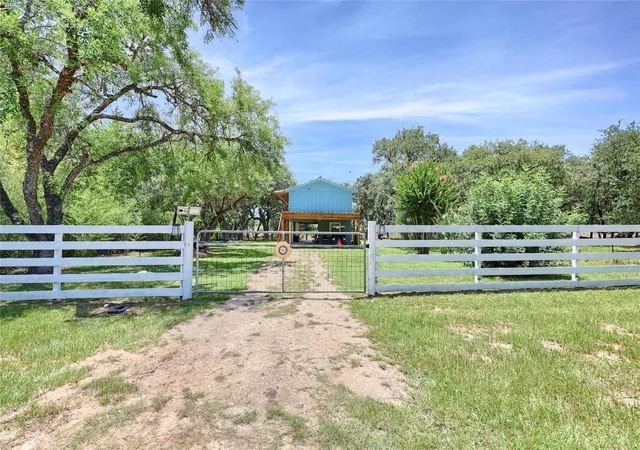 Photo 3 of Single family home for sale at 207 Hickory Dr, Sheridan, TX 77475 | MLS# 83332317 | Listing updated on 2026-10-09
