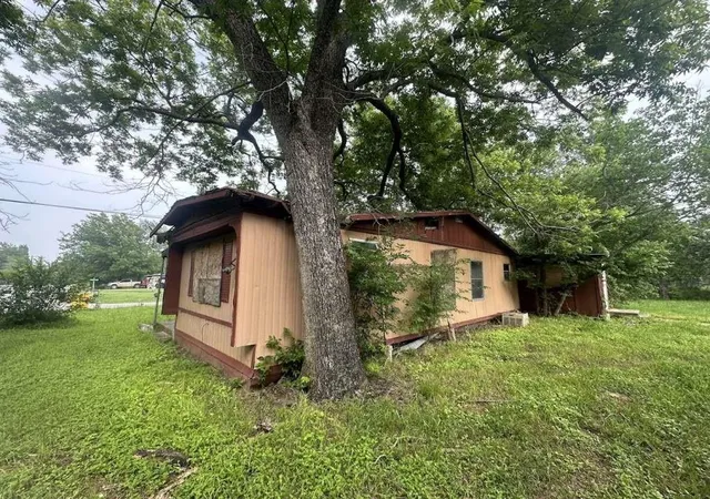 Homes for sale in Groesbeck, TX | 602 E Navasota St, Groesbeck, TX 76642 | MLS# 71120022