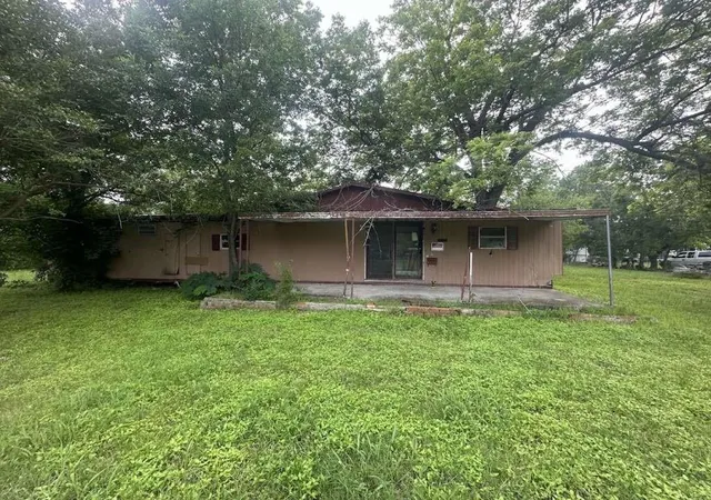 Homes for sale in Groesbeck, TX | 602 E Navasota St, Groesbeck, TX 76642 | MLS# 71120022
