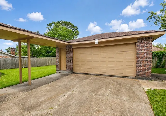Homes for sale in Friendswood, TX | 16730 Townes Rd, Friendswood, TX 77546 | MLS# 47397295