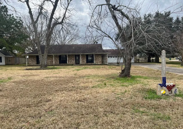 Homes for sale in Angleton, TX | 407 Branding Iron Cir, Angleton, TX 77515 | MLS# 82864735